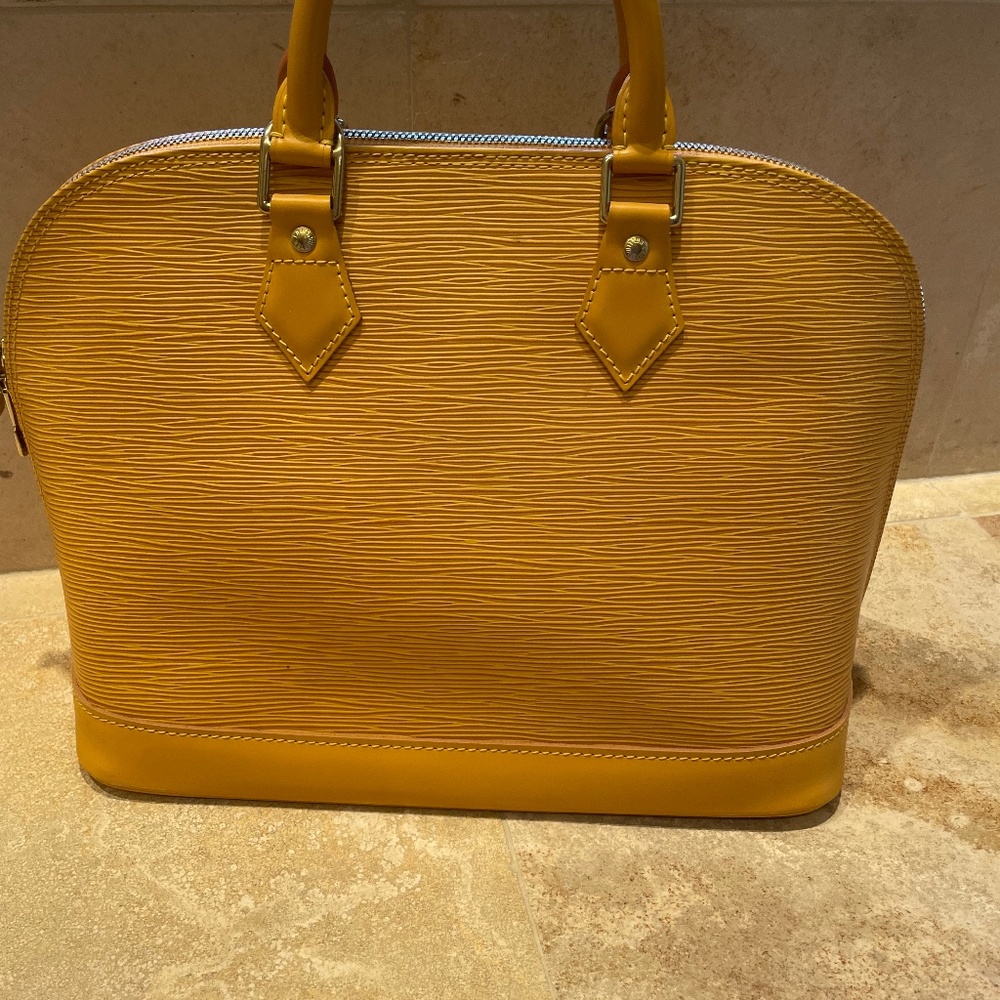 Yves Saint Laurent Classic Top Handled Handbag